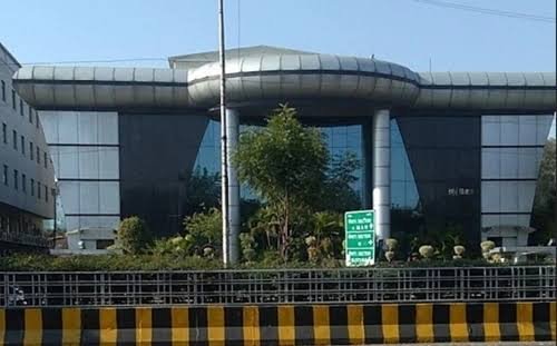 Pinnacle Business Park, Noida